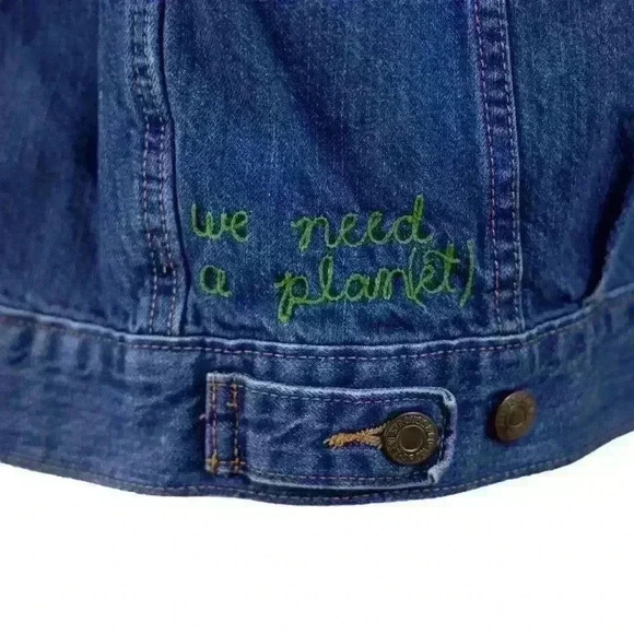 Levi's Premium Jean Jacket Waterless Technology w/Embroidered Message Size Small - Picture 3 of 9